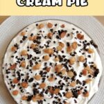 a pinterest image for banana cream pie with text overlay.