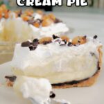 a pinterest image for banana cream pie with text overlay.