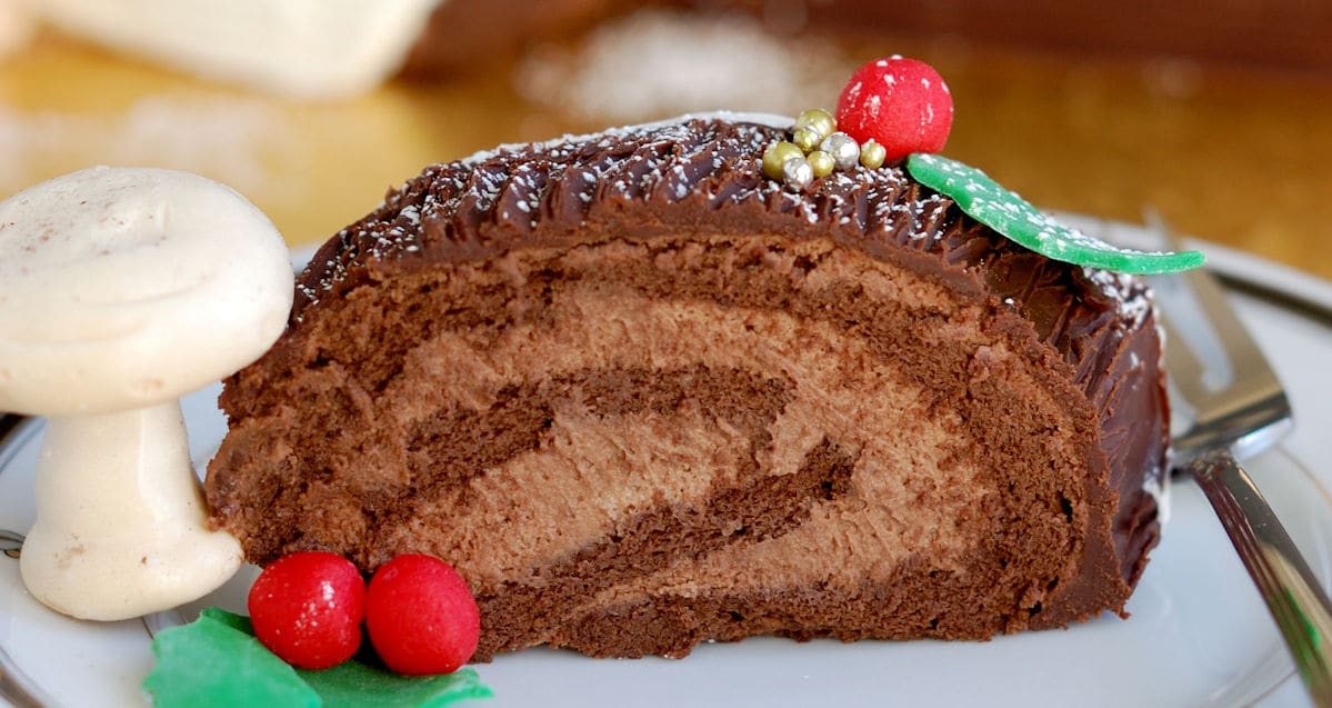 Buche de Noel (Yule Log Cake) - Humbly Homemade