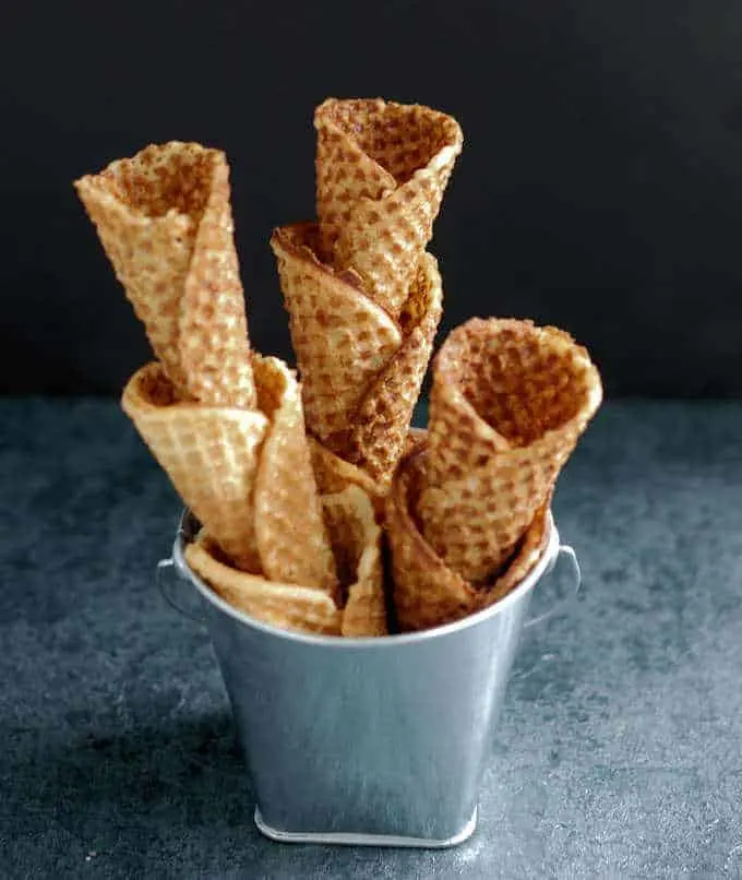https://www.baking-sense.com/wp-content/uploads/2018/06/ice-cream-cones-9a.jpg