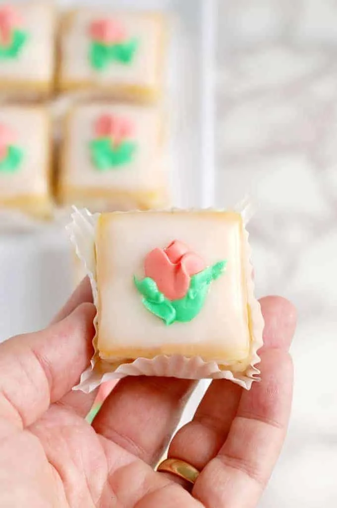 How to Make Petit Fours: FREE Tutorial | Craftsy | www.craftsy.com