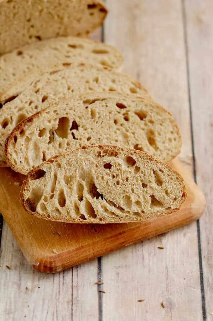 https://www.baking-sense.com/wp-content/uploads/2019/08/sourdough-rye-bread-12a.jpg