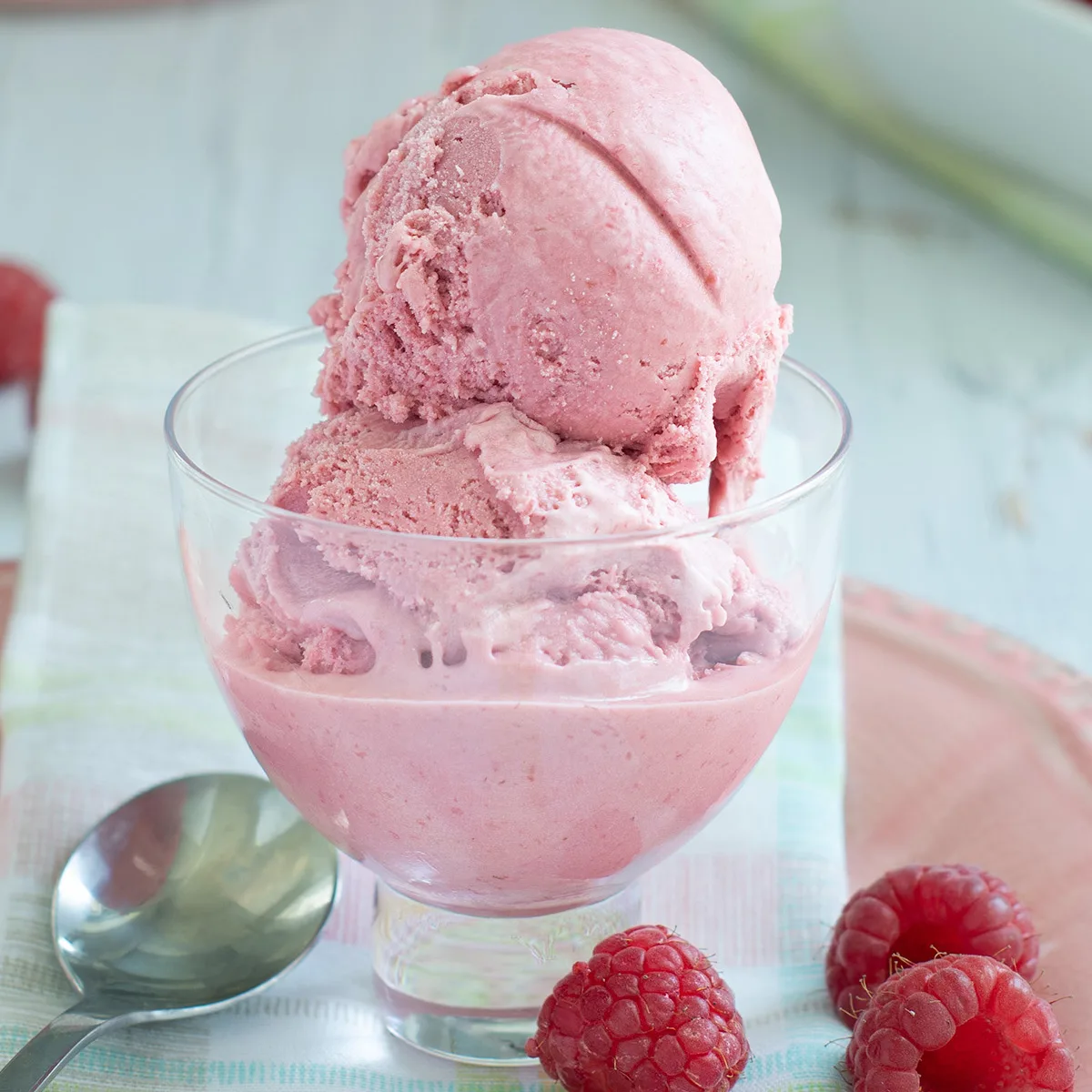 https://www.baking-sense.com/wp-content/uploads/2023/05/raspberry-ice-cream-featured.jpg
